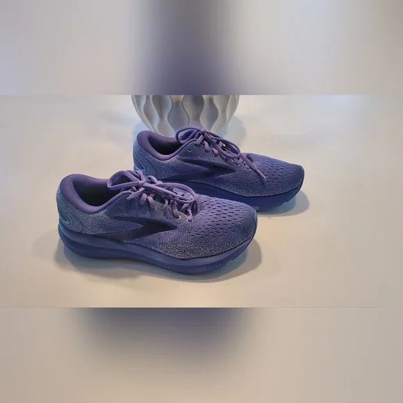 Brooks Ghost 16 Size 9 1/2 - Picture 2 of 12